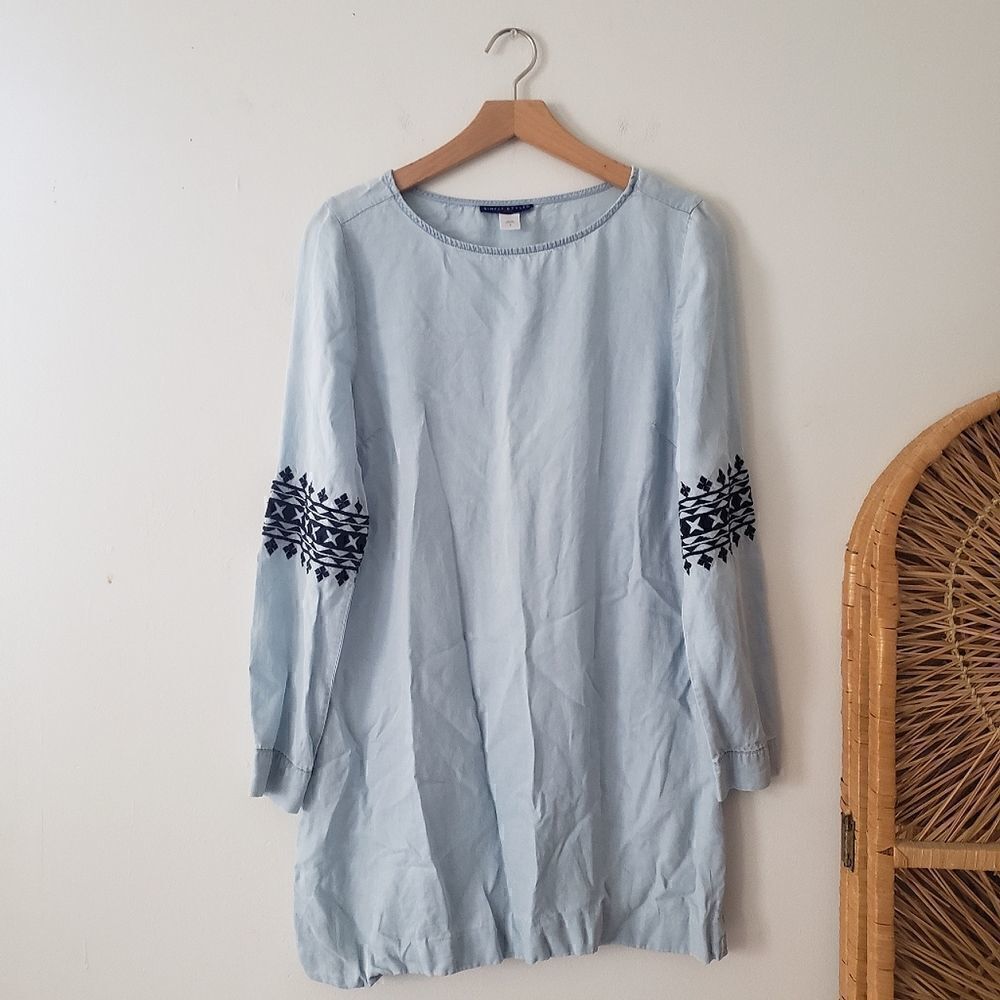 Simply Styled Embroidered Chambray Dress S